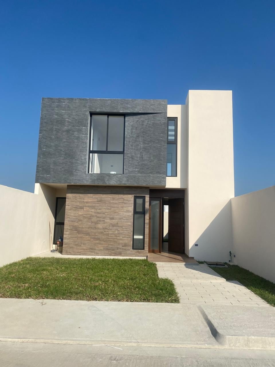 Casa de interés social Infonavit construida por Royers